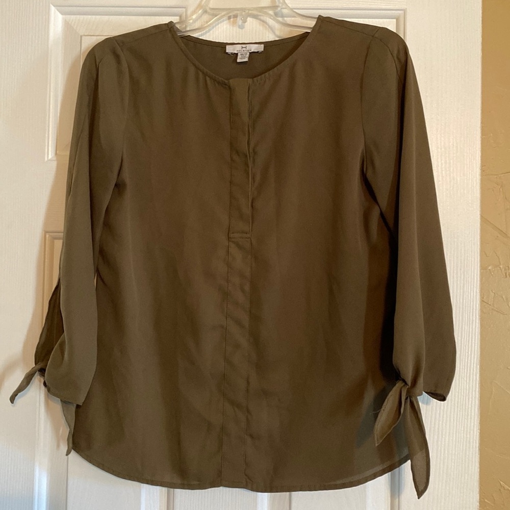 Halston like new, Olive green Halston blouse. Button front, tie detail.